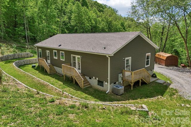 590 Willow Lane, Marshall, NC 28753