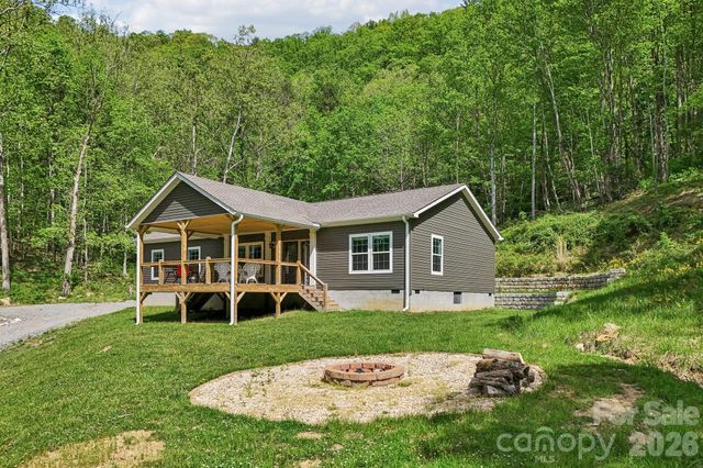 590 Willow Lane, Marshall, NC 28753