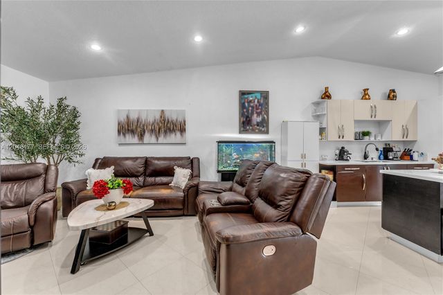 25808 SW 127th Ct Cir, Homestead, FL 33032