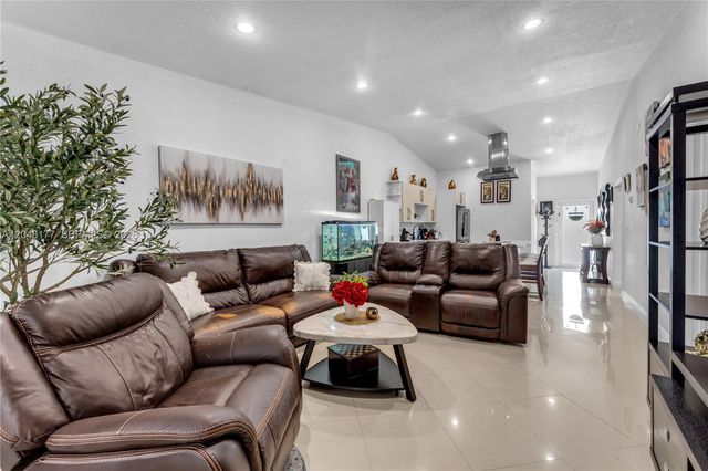 25808 SW 127th Ct Cir, Homestead, FL 33032