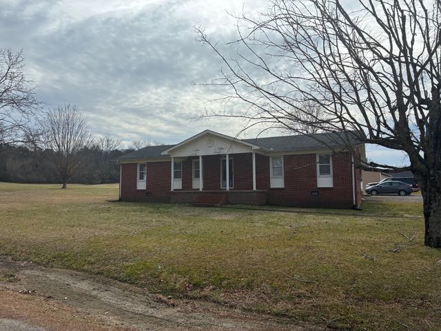 135 Beechwood Ave, Cornersville, TN 37047