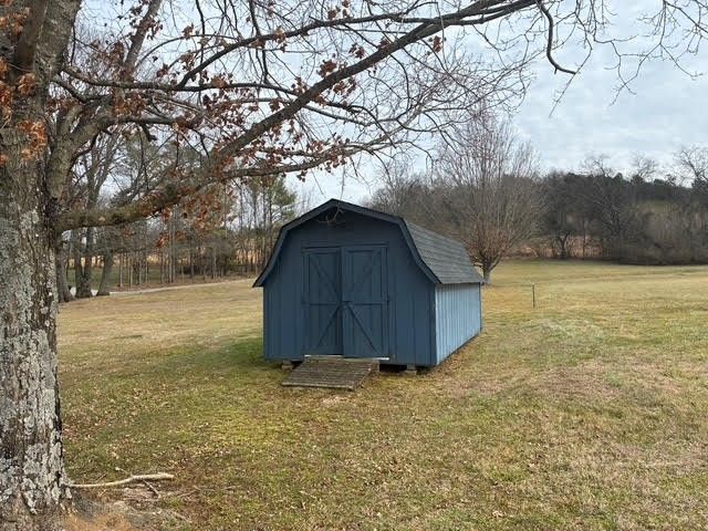 135 Beechwood Ave, Cornersville, TN 37047