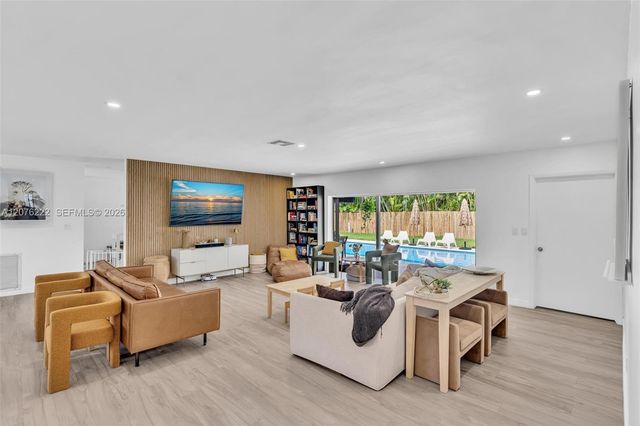 101 El Dorado Parkway, Plantation, FL 33317