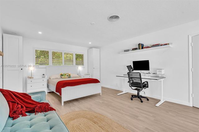 101 El Dorado Parkway, Plantation, FL 33317