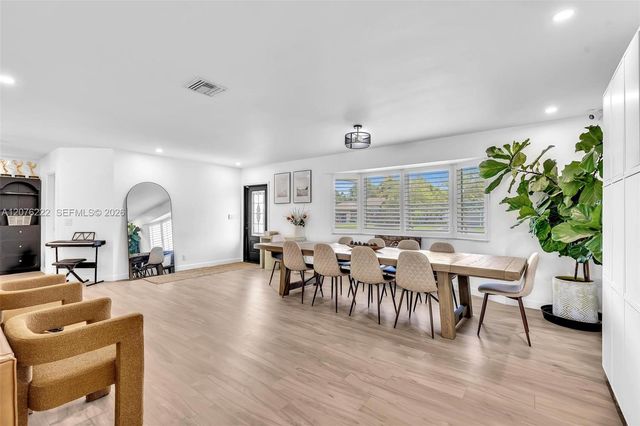 101 El Dorado Parkway, Plantation, FL 33317