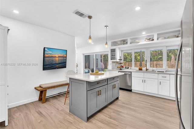 101 El Dorado Parkway, Plantation, FL 33317