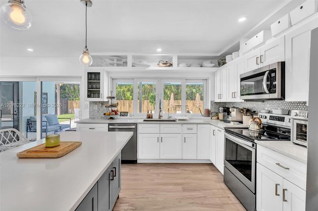 101 El Dorado Parkway, Plantation, FL 33317