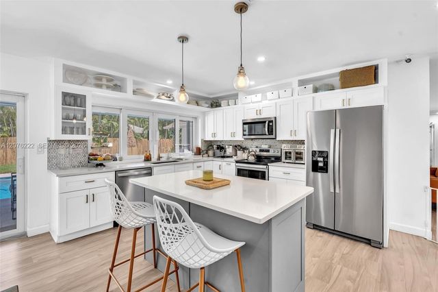 101 El Dorado Parkway, Plantation, FL 33317