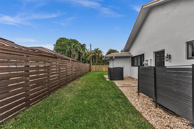 101 El Dorado Parkway, Plantation, FL 33317