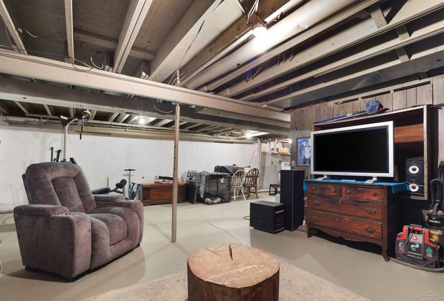 585 Evergreen Lane, Saginaw, MI 48604