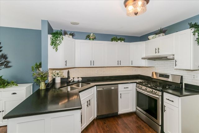1521 Brittania Way, Roselle, IL 60172