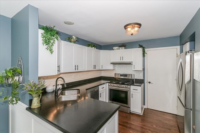 1521 Brittania Way, Roselle, IL 60172