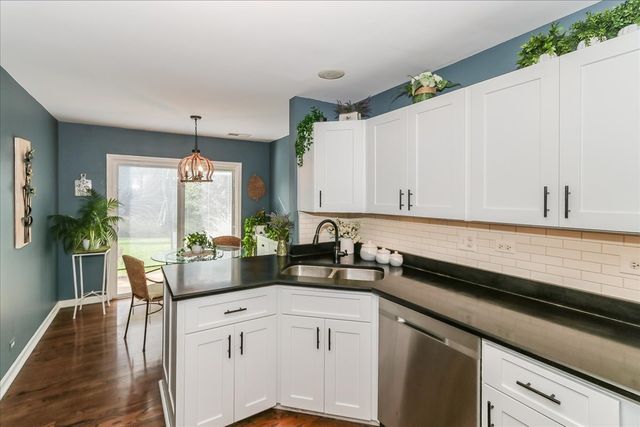 1521 Brittania Way, Roselle, IL 60172