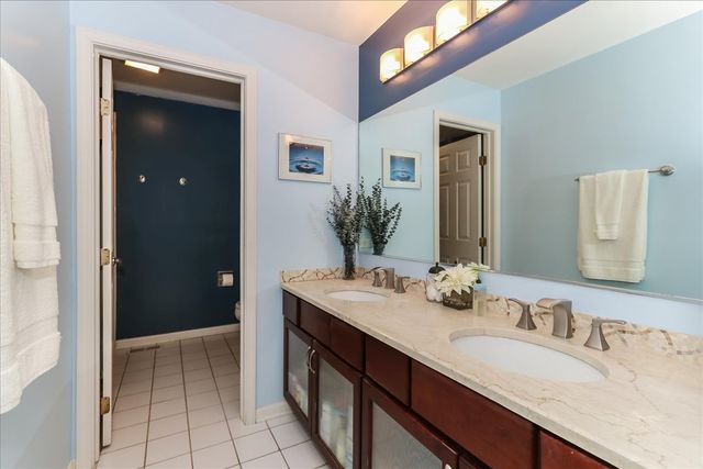 1521 Brittania Way, Roselle, IL 60172