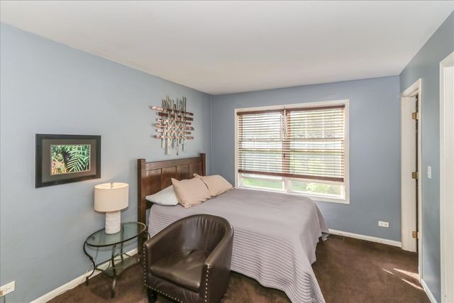 1521 Brittania Way, Roselle, IL 60172