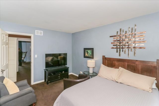 1521 Brittania Way, Roselle, IL 60172