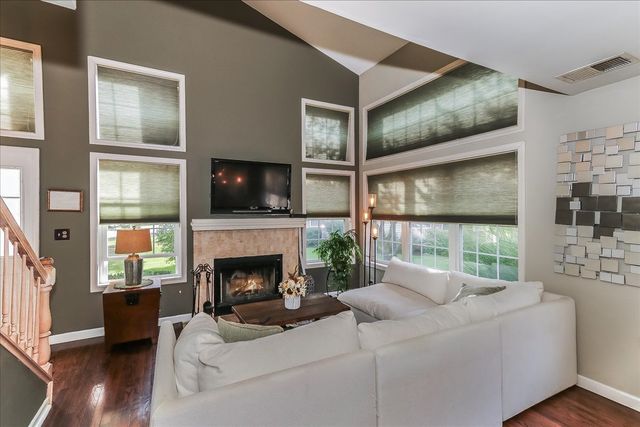 1521 Brittania Way, Roselle, IL 60172