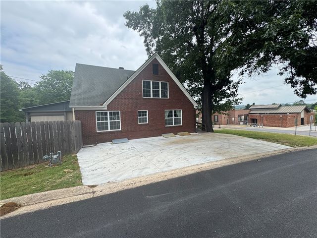 523 W Stephenson Avenue, Harrison, AR 72601