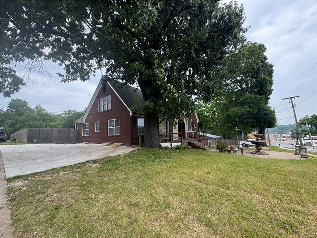 523 W Stephenson Avenue, Harrison, AR 72601