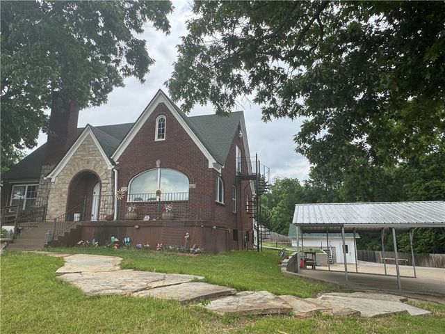 523 W Stephenson Avenue, Harrison, AR 72601