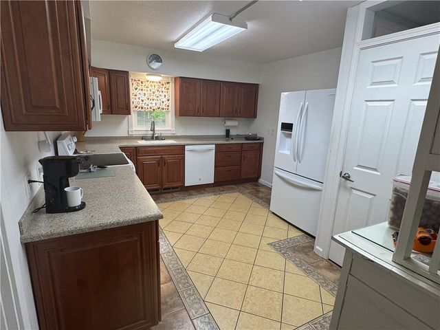 523 W Stephenson Avenue, Harrison, AR 72601