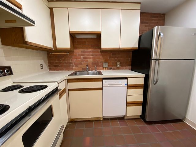103 Gainsborough 202, Boston, MA 02115