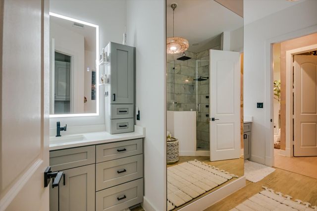 1529 Barton Springs RD 7, Austin, TX 78704