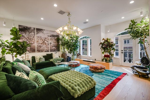 1529 Barton Springs RD 7, Austin, TX 78704