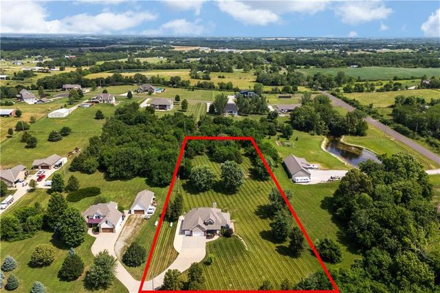 17888 Evans Road, Tonganoxie, KS 66086