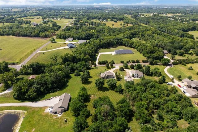 17888 Evans Road, Tonganoxie, KS 66086