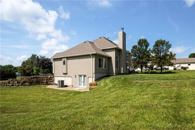 17888 Evans Road, Tonganoxie, KS 66086