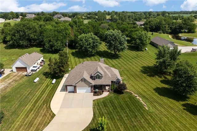 17888 Evans Road, Tonganoxie, KS 66086