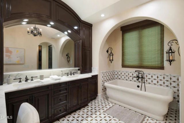 5065 Indianola Way, La Canada Flintridge, CA 91011