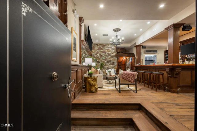 5065 Indianola Way, La Canada Flintridge, CA 91011