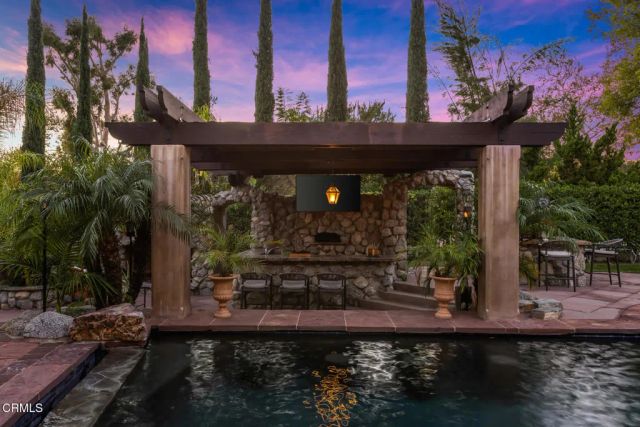 5065 Indianola Way, La Canada Flintridge, CA 91011