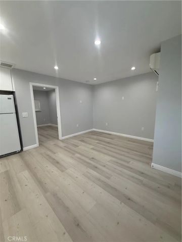 6504 Hesperia Avenue, Reseda, CA 91335