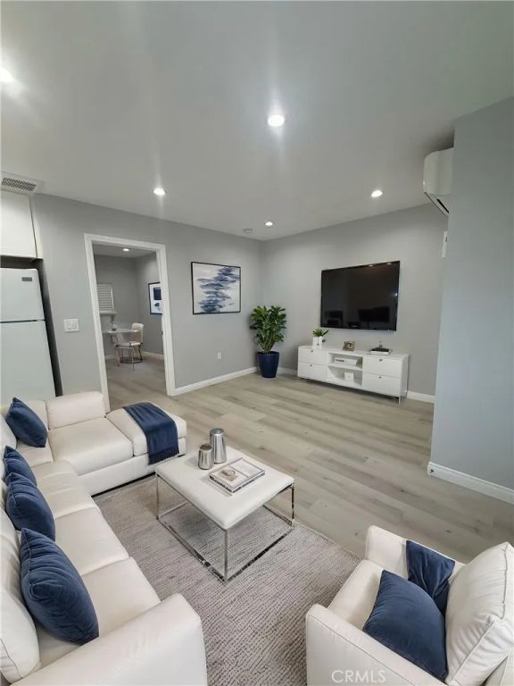 6504 Hesperia Avenue, Reseda, CA 91335