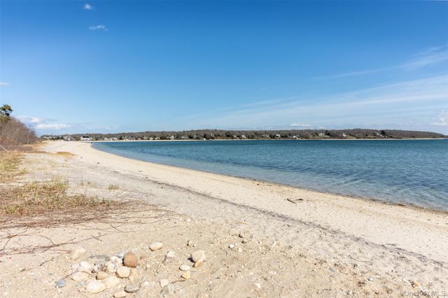 350 Eastwood Drive, Cutchogue, NY 11935