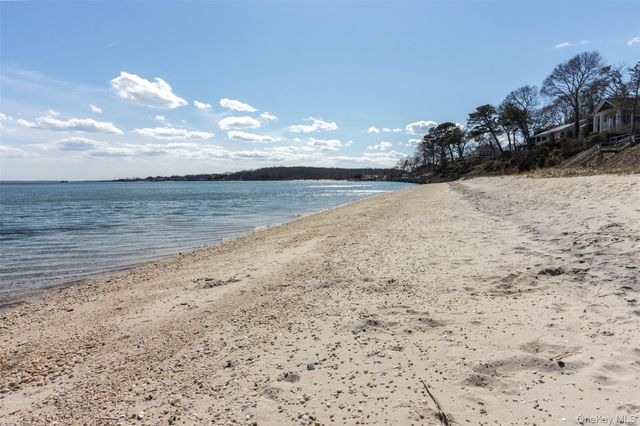 350 Eastwood Drive, Cutchogue, NY 11935