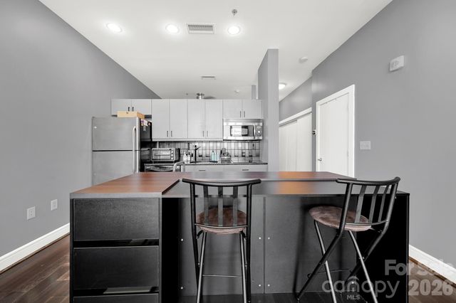 333 W Trade Street 2701, Charlotte, NC 28202