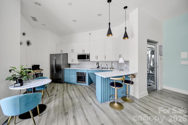 333 W Trade Street 2701, Charlotte, NC 28202