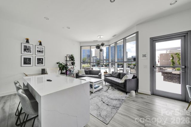 333 W Trade Street 2701, Charlotte, NC 28202