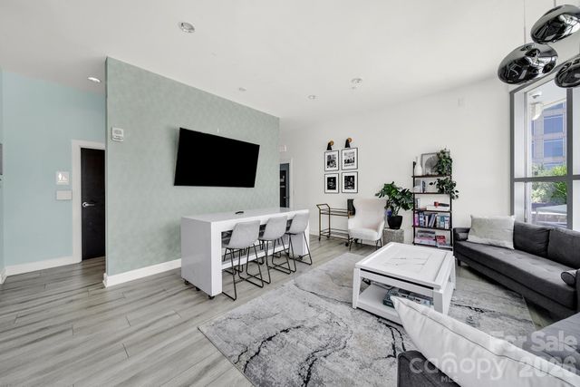 333 W Trade Street 2701, Charlotte, NC 28202