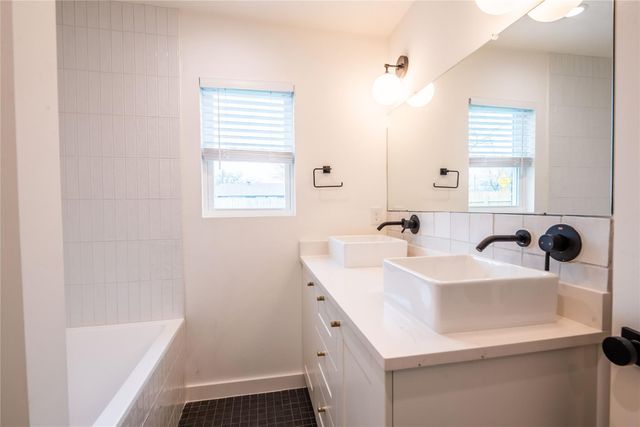 7104 Twin Crest DR, Austin, TX 78752