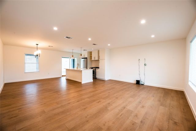 7104 Twin Crest DR, Austin, TX 78752