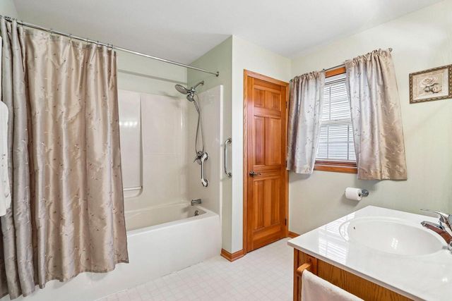 462 Deerwood COURT, Grafton, WI 53024