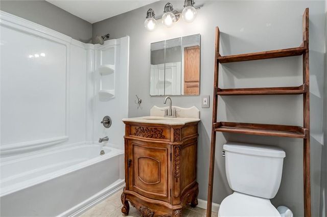991 N Marion Street, Olathe, KS 66061