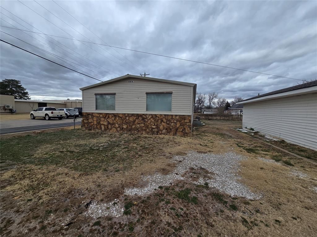 Image 1 of property listing at 506 W 4th Street, Watonga, OK 73772