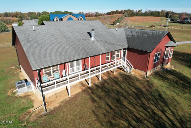 120 County Line Road, Dandridge, TN 37725