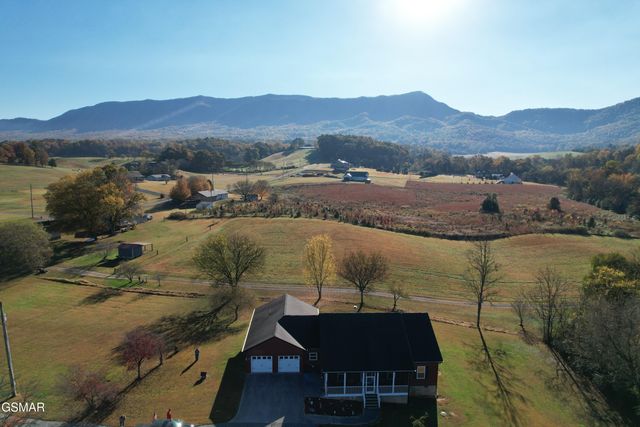 120 County Line Road, Dandridge, TN 37725